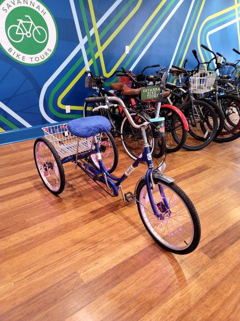 savannah-historical-bike-tour-with-tour-guide