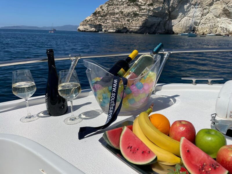 sea-boat-excursion-to-the-gulf-of-cagliari-and-its-coves
