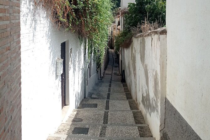 secrets-of-dynasties-royals-quest-experience-in-granada