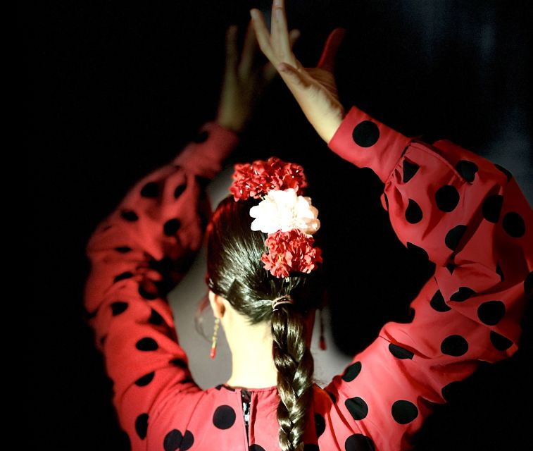 seville-flamenco-show-at-tablao-almoraima-in-triana