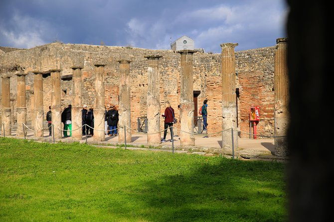skip-the-line-pompeii-ruins-naples-city-center-private-tour-with-a-local-guide