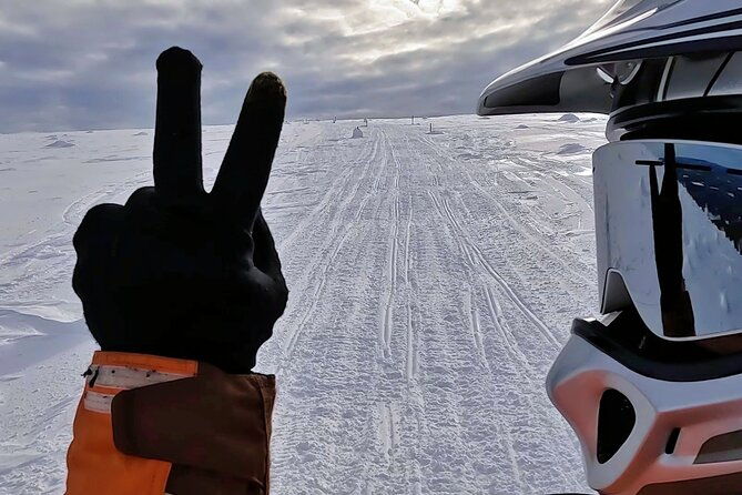 snowmobile-rides-through-kumputunturi-fell-in-kittila-finland