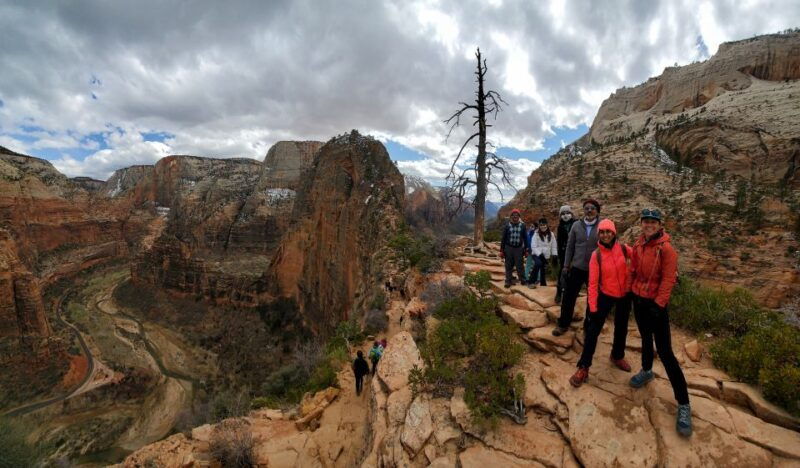 springdale-angels-landing-summit-guided-hike-with-permit