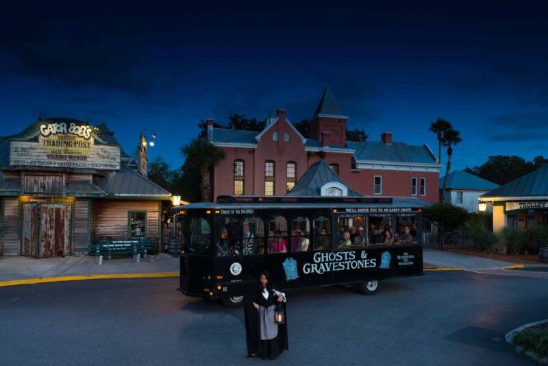 st-augustine-ghosts-and-gravestones-old-town-trolley-tour