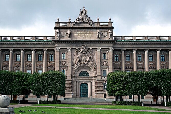 stockholm-self-guided-murder-mystery-tour-by-the-parliament