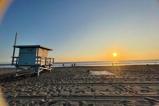 stretch-and-sip-yoga-with-fresh-juice-on-santa-monica-beach