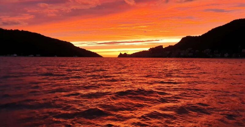 sunset-dinner-boat-tour-in-the-gulf-of-poets