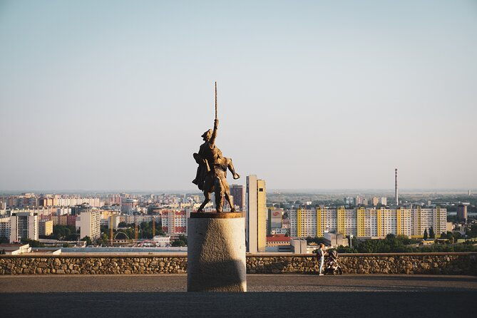 surprise-walk-of-bratislava-with-a-local