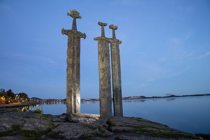 swords-in-rock-monument-and-stavanger-highlights-private-tour
