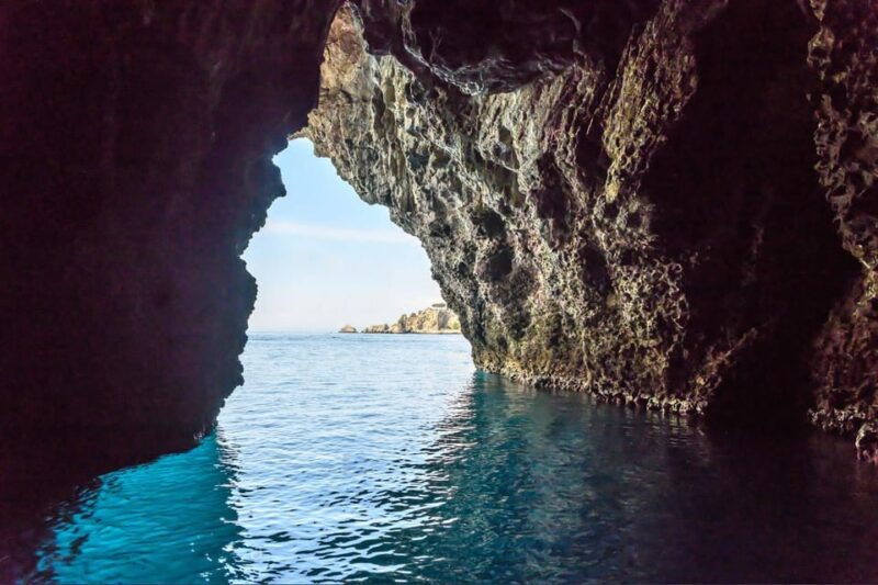 taormina-boat-party-in-catamaran-in-the-bay-of-taormina