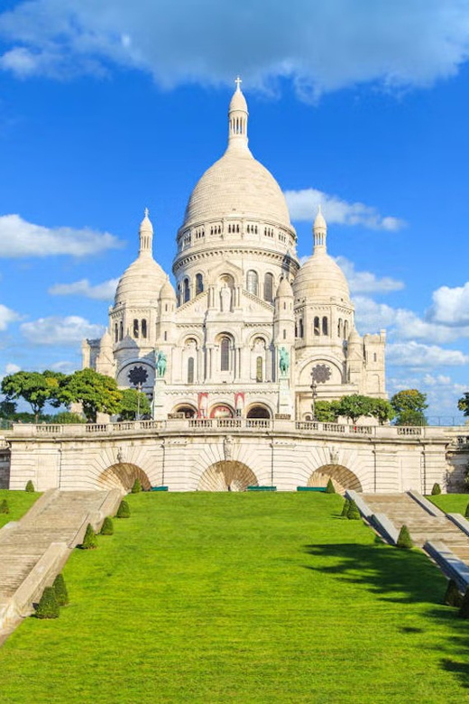 the-heart-of-paris-montmartre-and-historical-monuments