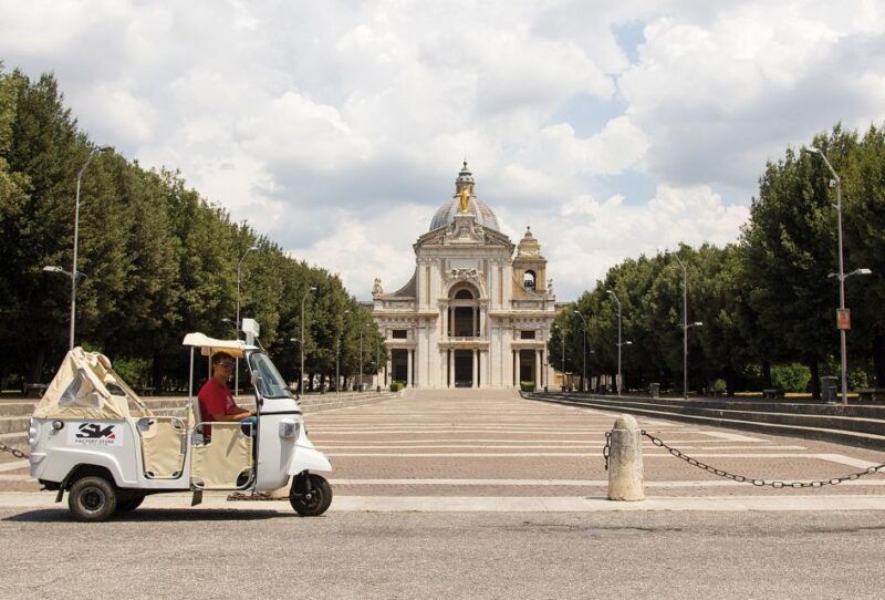 the-life-of-saint-francis-tour-by-tuk-tuk-english-spanish