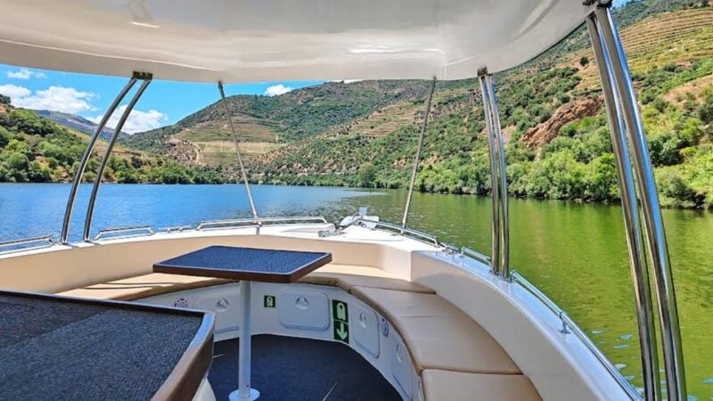 tua-ansiaes-boat-trip-tua-pinhao-lunch-calca-curta