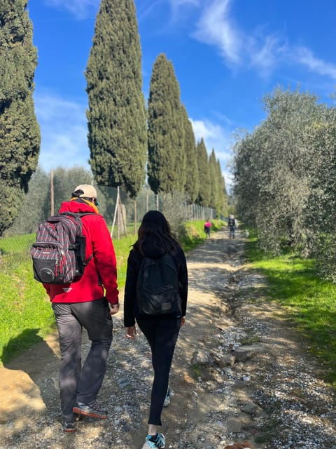 tuscany-hiking-in-leonardo-da-vincis-land-lunch-wine