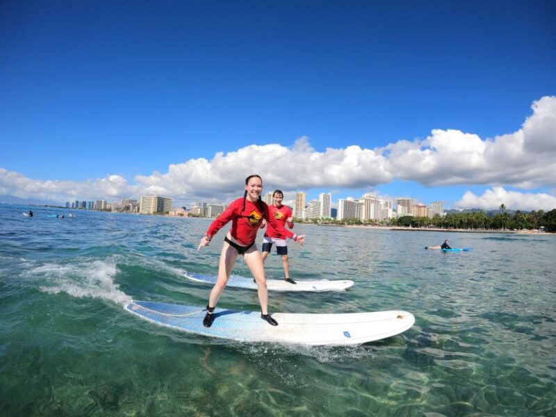 two-students-to-one-instructor-surfing-lesson-in-waikiki