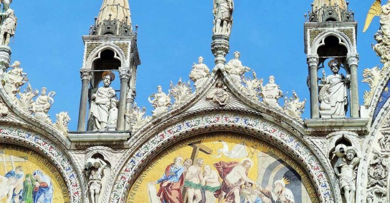 venice-doges-palace-and-basilica-tour-with-gondola-ride