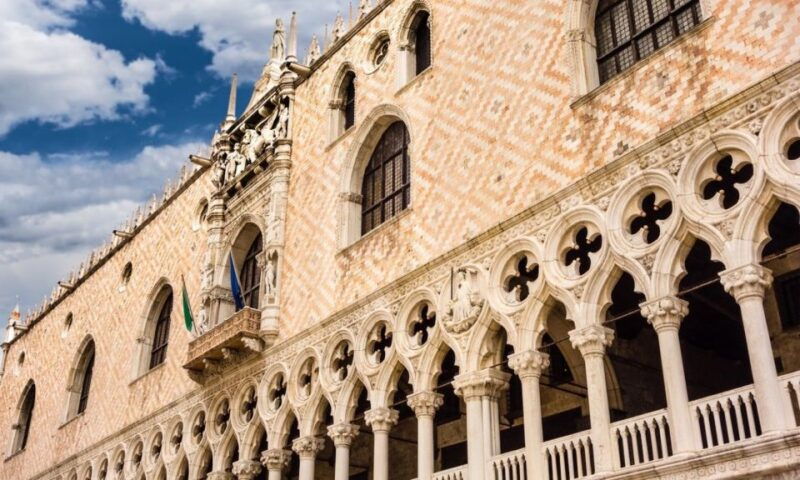 venice-doges-palace-bridge-of-sighs-small-group-tour