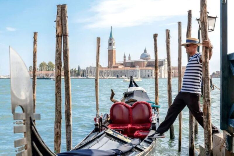 venice-off-the-beaten-path-private-gondola-ride