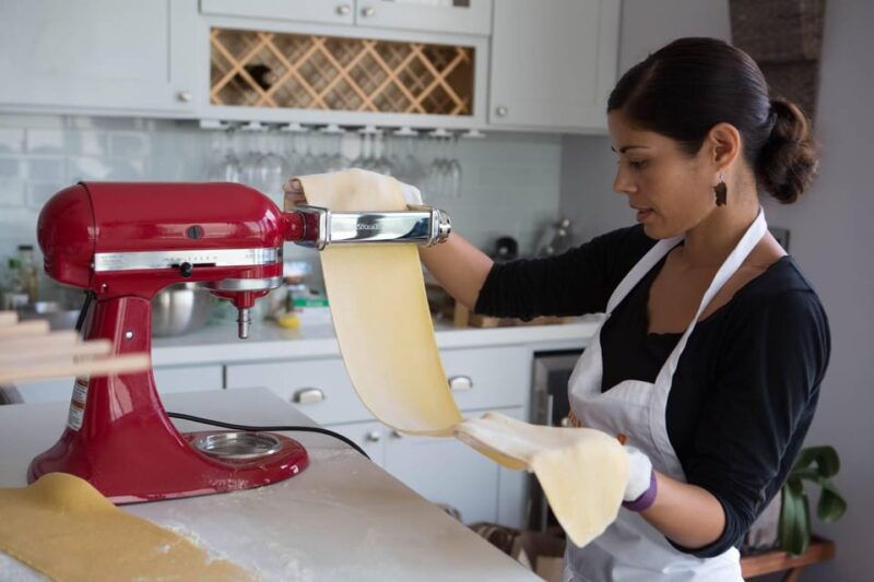 venice-pasta-making-class-with-local-chef-live-guitar