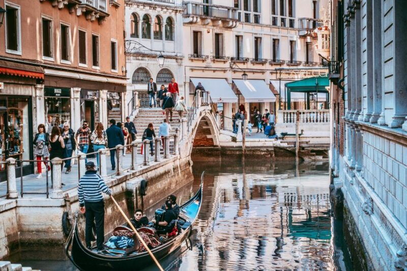 venice-st-marks-basilica-gondola-in-the-afternoon