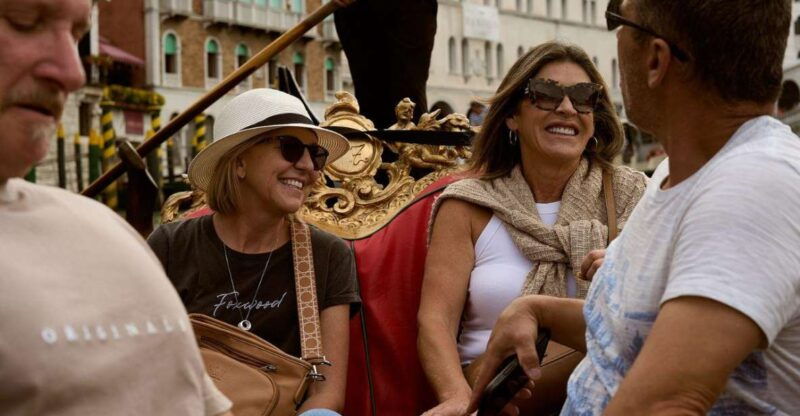 venice-vip-semi-private-walking-tour-with-gondola-ride