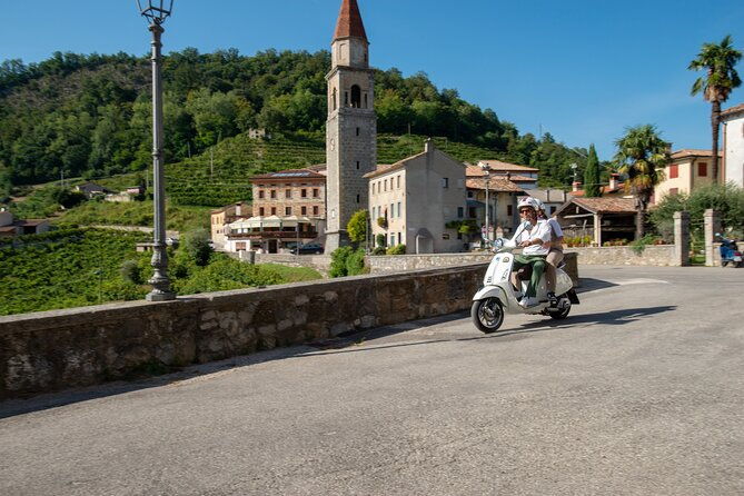 vespa-125-rental-to-explore-the-unesco-hills