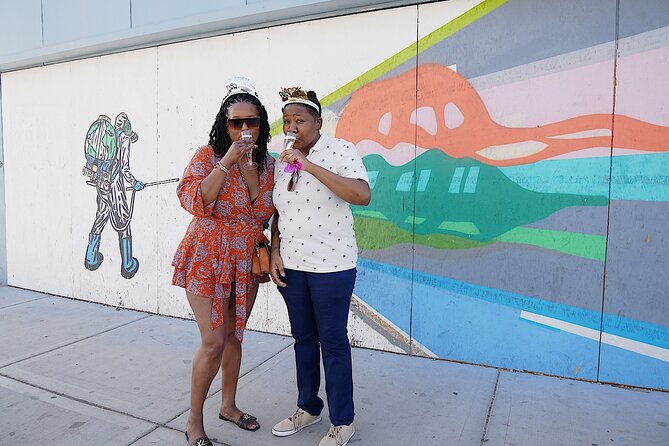 vintage-shopping-tour-of-the-arts-district-with-100-photos-champagne-and-lunch