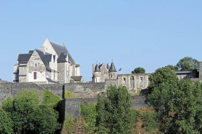 visit-chateau-dangers-and-wine-tasting