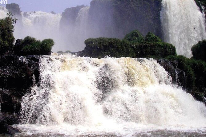 visit-monday-falls-in-paraguay-from-iguazu