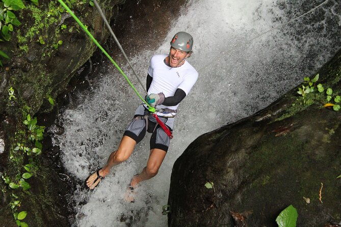 vocano-hike-la-fortuna-waterfall-and-rapelling