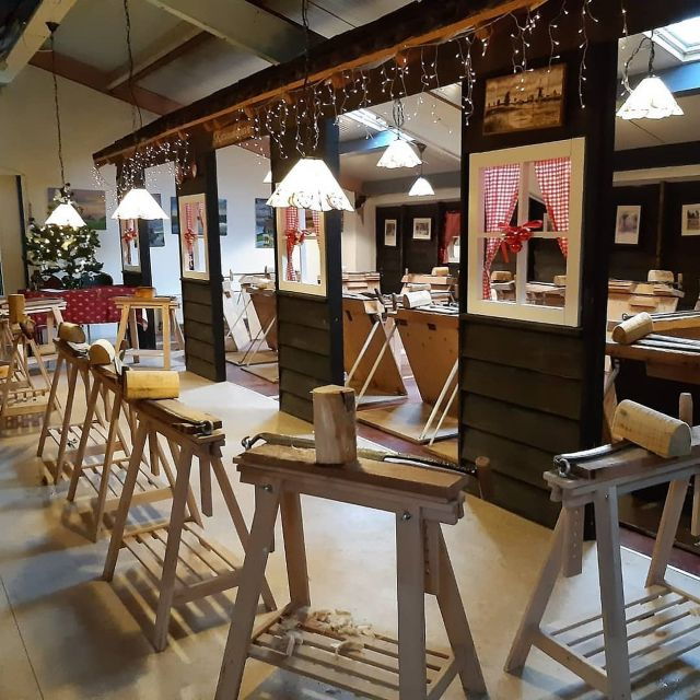 volendam-2-hour-clogmaking-workshop-and-cheese-tour