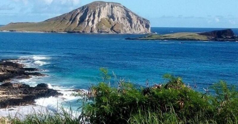 waikiki-guided-byodo-temple-and-waimea-waterfalls-day-trip