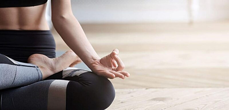 waikikis-favourite-outdoor-yoga-classes-yoga-at-the-beach