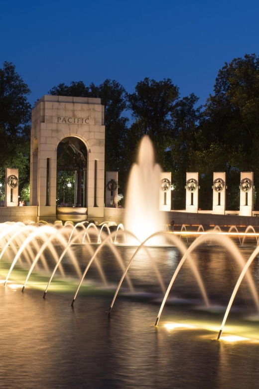 washington-dc-monuments-walking-tour-at-sunset