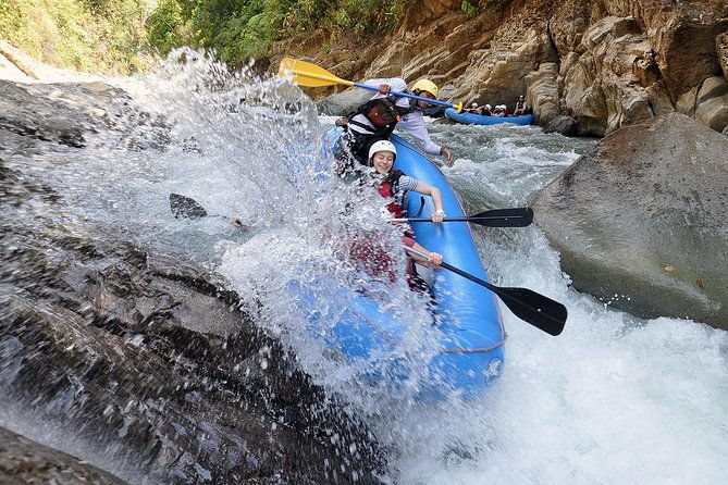 white-water-rafting-naranjo-river-class-iii-from-manuel-antonio