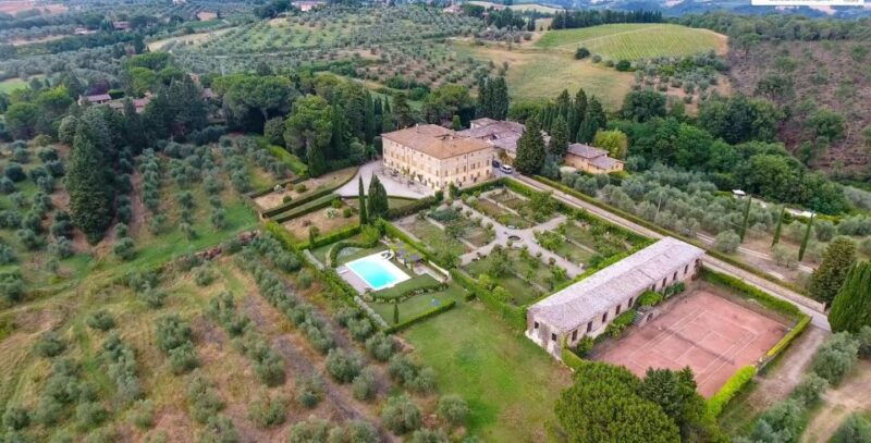 wine-experience-in-an-organic-chianti-winery