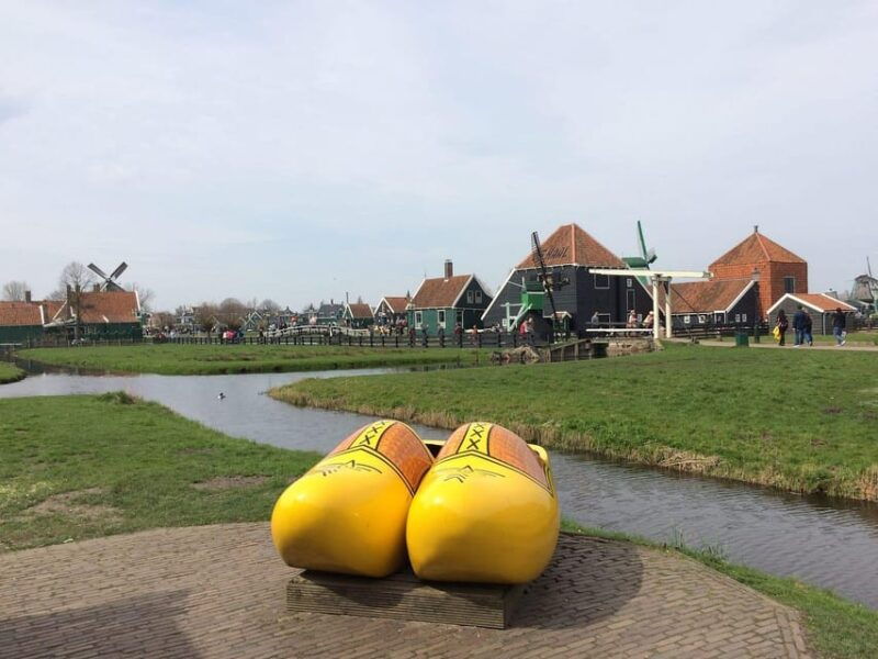 zaanse-schans-windmills-volendam-cheese-factory-monnickendam