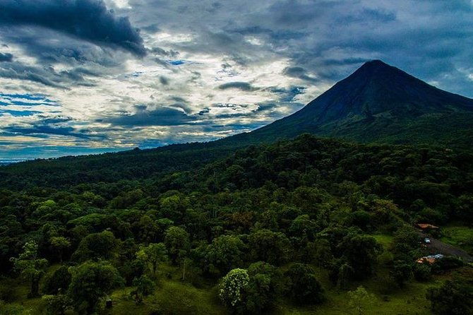 zipline-over-la-fortuna-waterfall