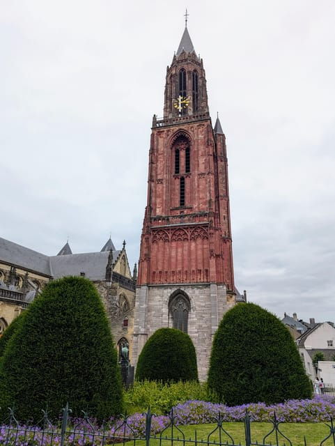 2h-walking-tour-maastricht