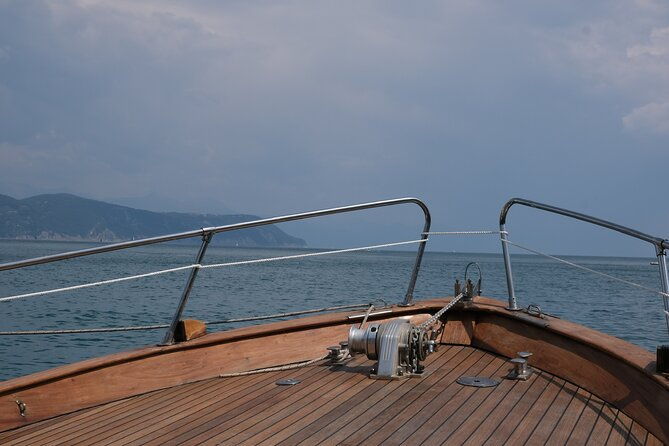 3-hours-sunset-boat-tour-to-golfo-dei-poeti-shared