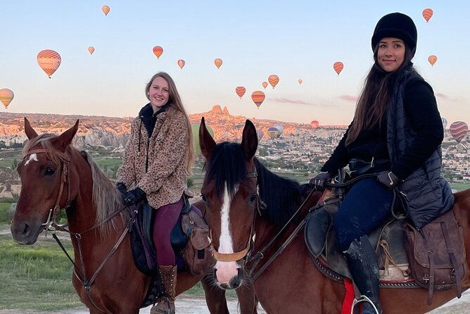 2-hours-horse-riding-with-balloons-at-sunrise-in-cappadocia