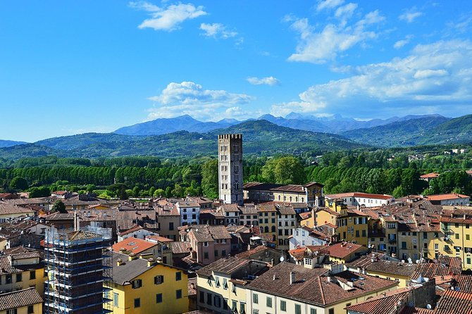 2-hours-relax-walking-tour-through-lucca