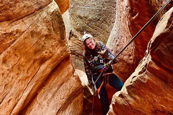 adventurous-canyoneering-slot-canyon-small-group