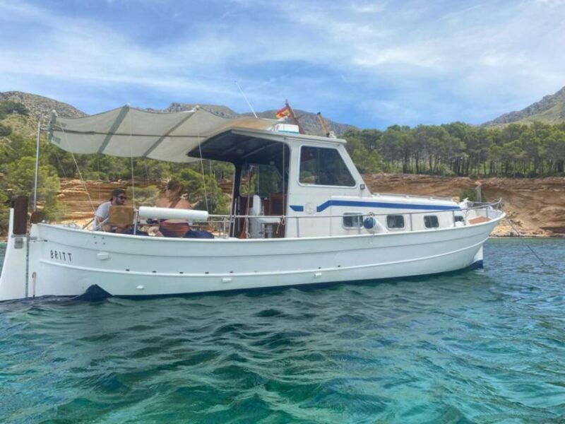 alcudia-private-sunset-boat-trip-with-glass-of-wine-snack
