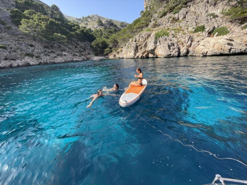 alcudia-sailing-yacht-excursion-with-wine-tapas