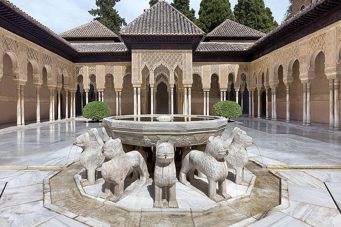 alhambra-palace-private-tour-with-private-local-guide-and-admission-tickets