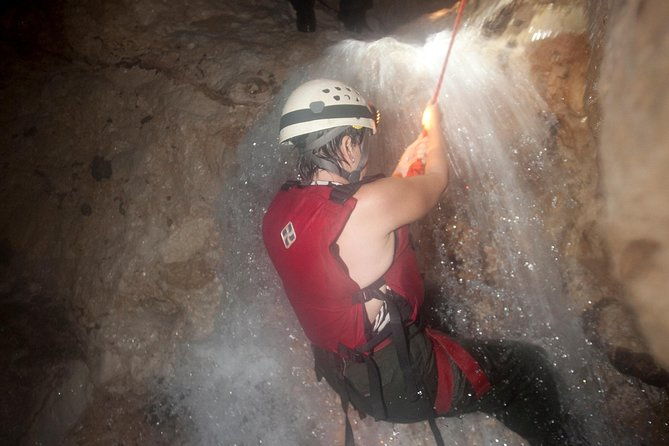 amazing-waterfall-cave-expedition-at-ian-andersons-caves-branch