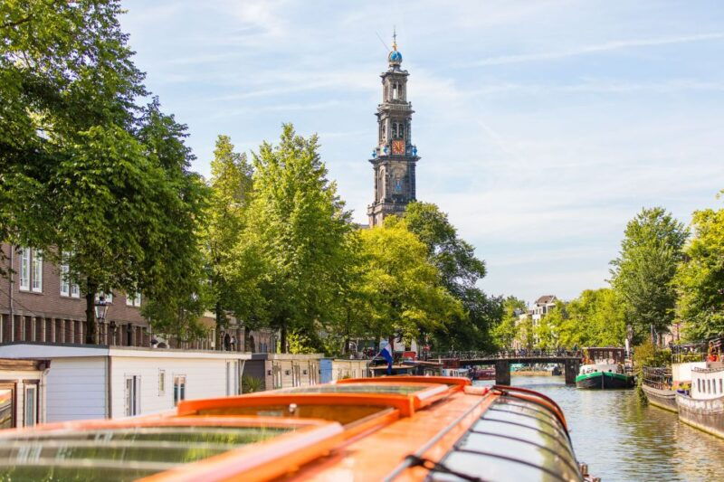 amsterdam-1-hour-canal-cruise-and-ripleys-believe-it-or-not