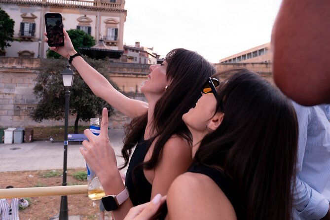 aperitif-on-a-bus-tour-around-the-city-of-palermo