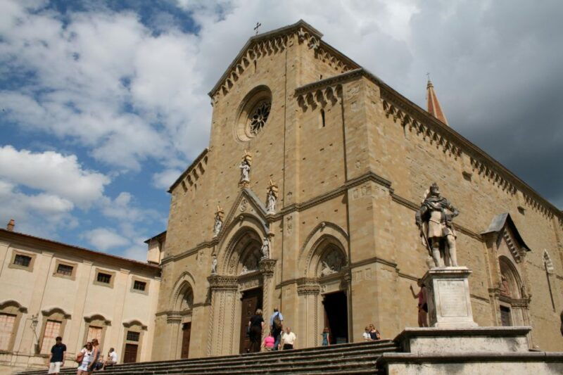 arezzo-guided-walking-tour-with-basilica-of-san-francesco